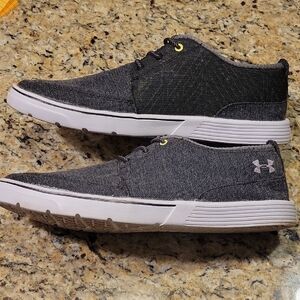 Under Armour Street Encounter men's casual sneakers in a gray canvas upper. MINT